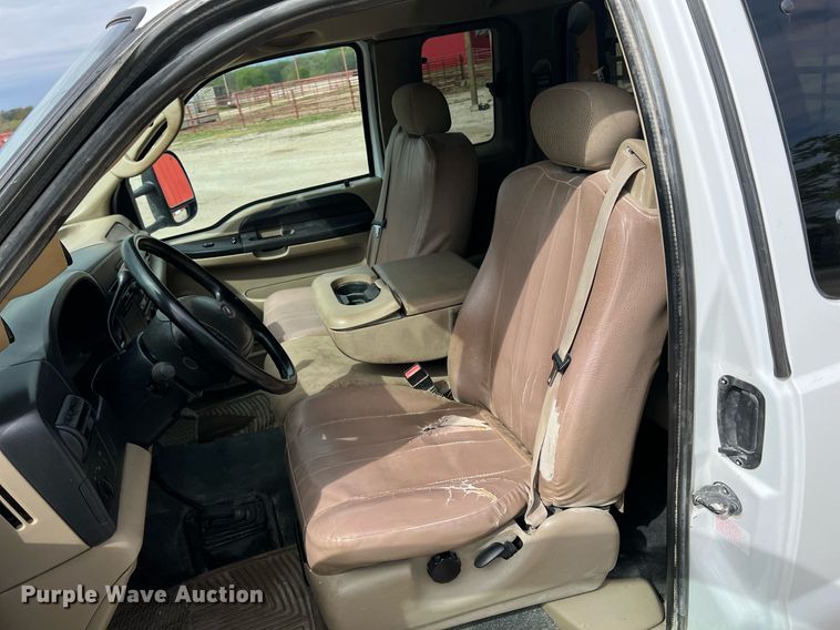 image for item MY9787 2005 Ford F550 Super Duty  SuperCab flatbed truck