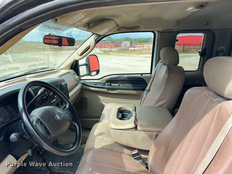 image for item MY9787 2005 Ford F550 Super Duty  SuperCab flatbed truck