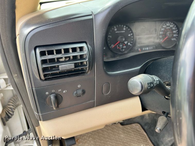 image for item MY9787 2005 Ford F550 Super Duty  SuperCab flatbed truck