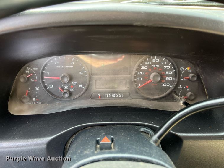 image for item MY9787 2005 Ford F550 Super Duty  SuperCab flatbed truck