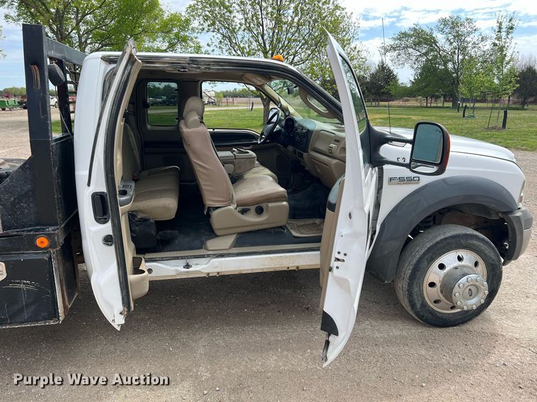 image for item MY9787 2005 Ford F550 Super Duty  SuperCab flatbed truck