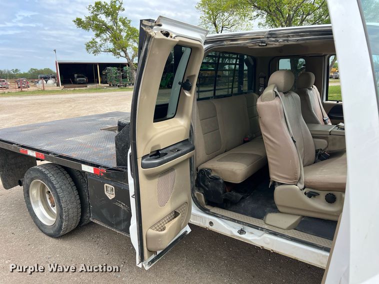 image for item MY9787 2005 Ford F550 Super Duty  SuperCab flatbed truck