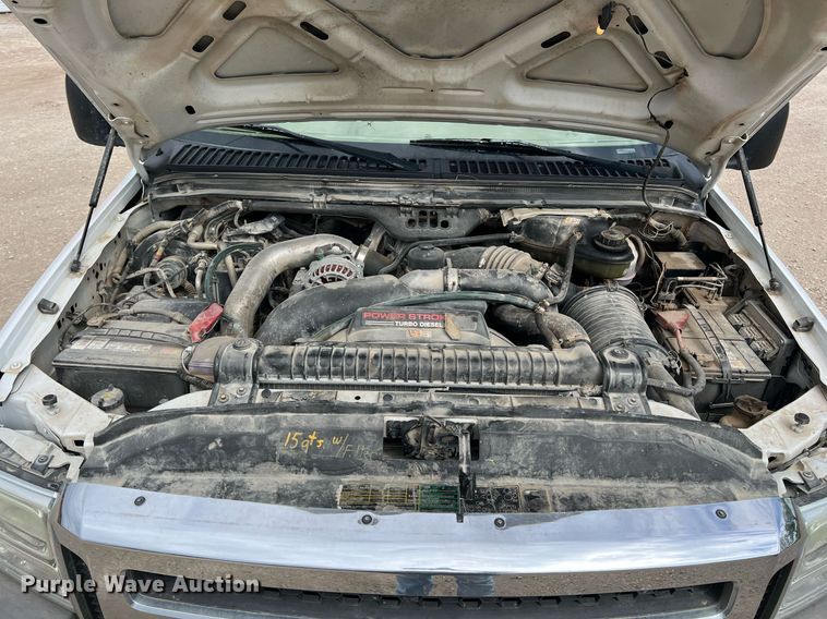 image for item MY9787 2005 Ford F550 Super Duty  SuperCab flatbed truck