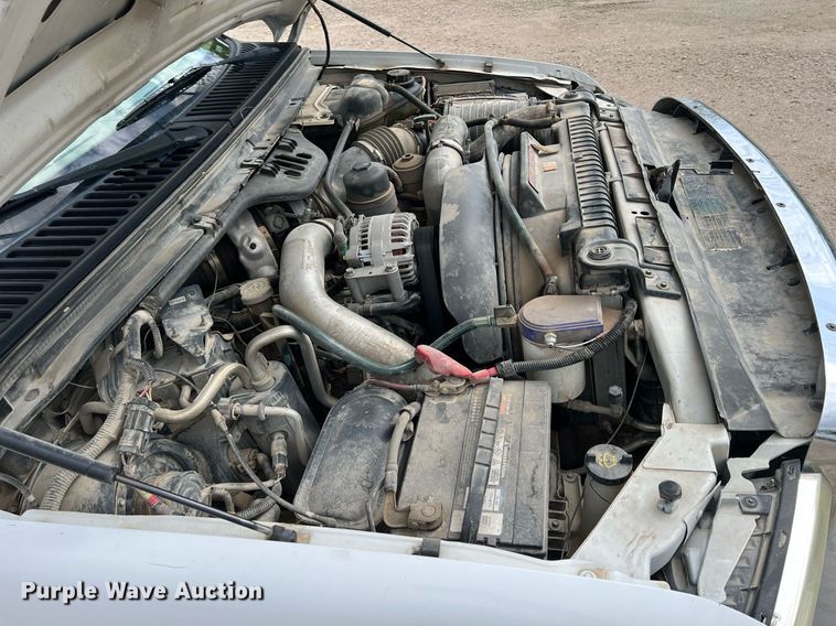 image for item MY9787 2005 Ford F550 Super Duty  SuperCab flatbed truck