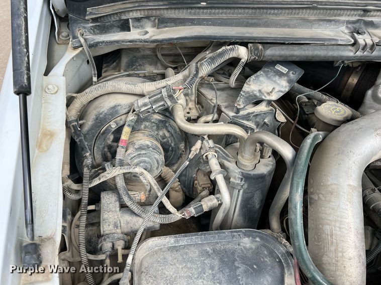 image for item MY9787 2005 Ford F550 Super Duty  SuperCab flatbed truck