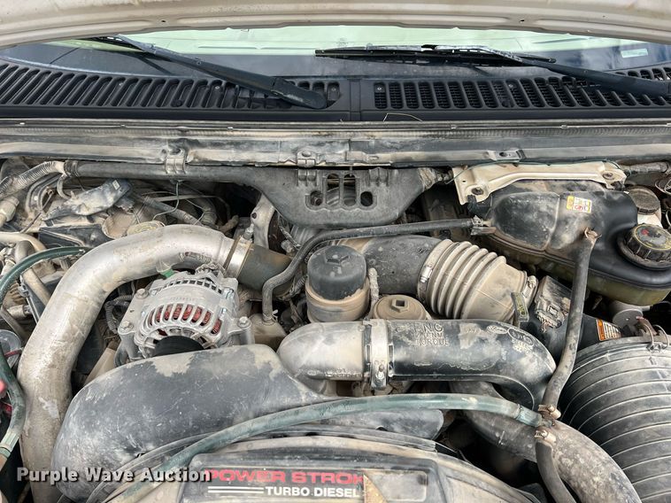 image for item MY9787 2005 Ford F550 Super Duty  SuperCab flatbed truck