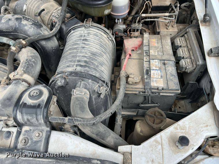 image for item MY9787 2005 Ford F550 Super Duty  SuperCab flatbed truck