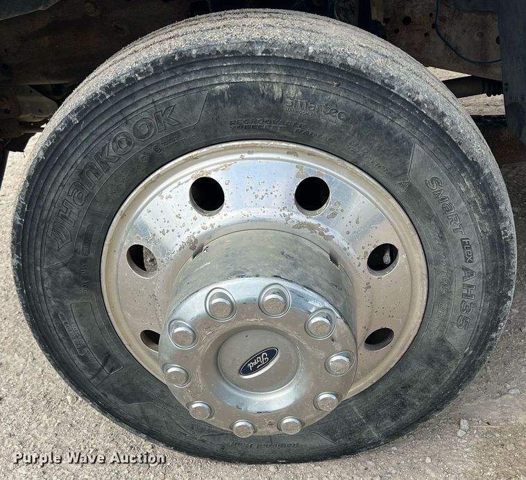 image for item MY9787 2005 Ford F550 Super Duty  SuperCab flatbed truck