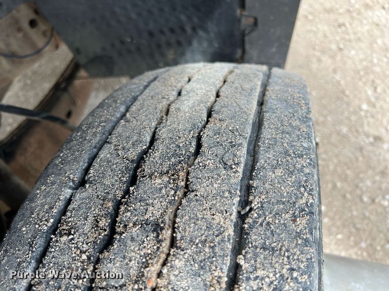 image for item MY9787 2005 Ford F550 Super Duty  SuperCab flatbed truck