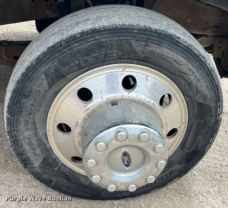 image for item MY9787 2005 Ford F550 Super Duty  SuperCab flatbed truck