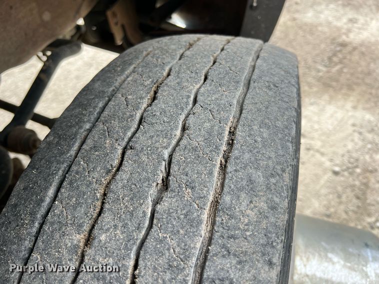 image for item MY9787 2005 Ford F550 Super Duty  SuperCab flatbed truck