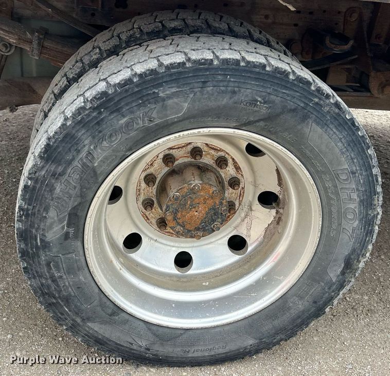 image for item MY9787 2005 Ford F550 Super Duty  SuperCab flatbed truck