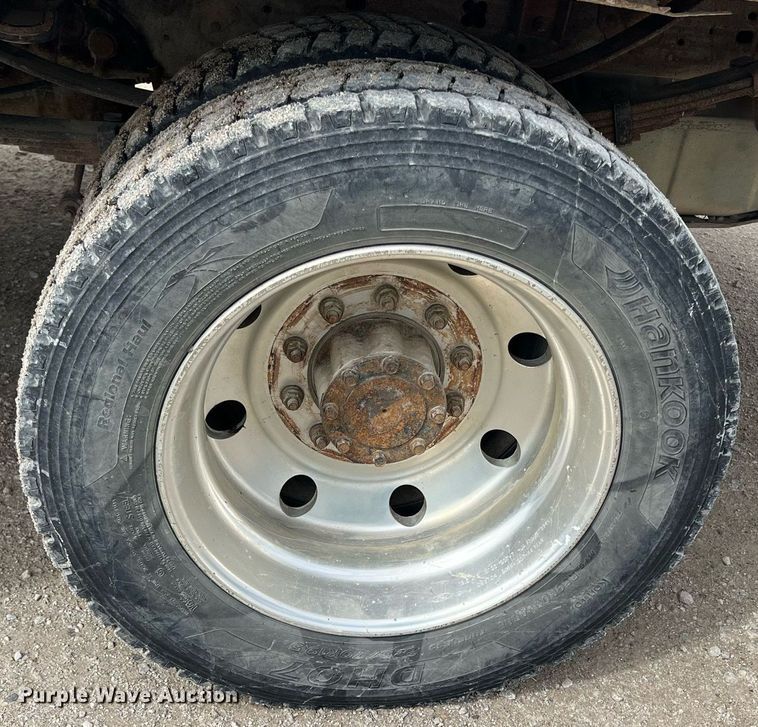 image for item MY9787 2005 Ford F550 Super Duty  SuperCab flatbed truck