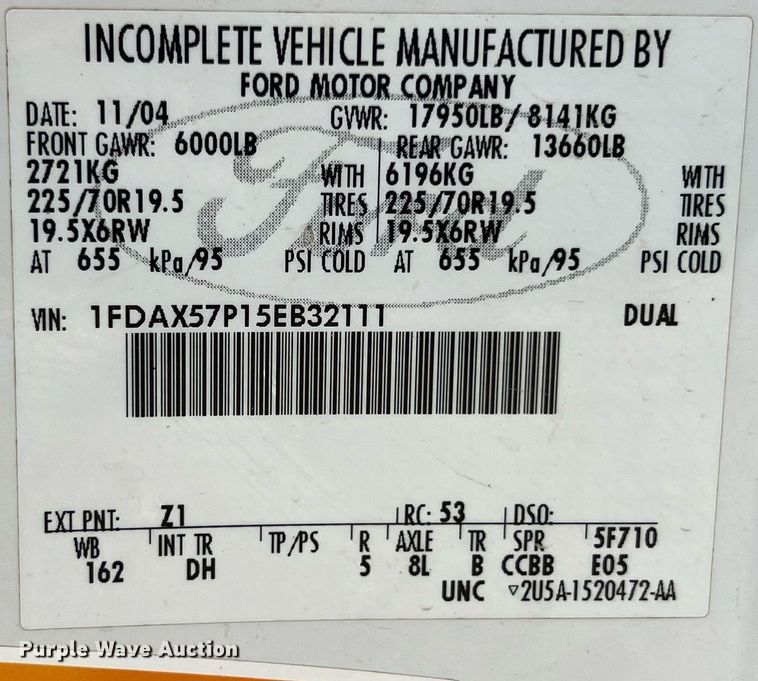 image for item MY9787 2005 Ford F550 Super Duty  SuperCab flatbed truck