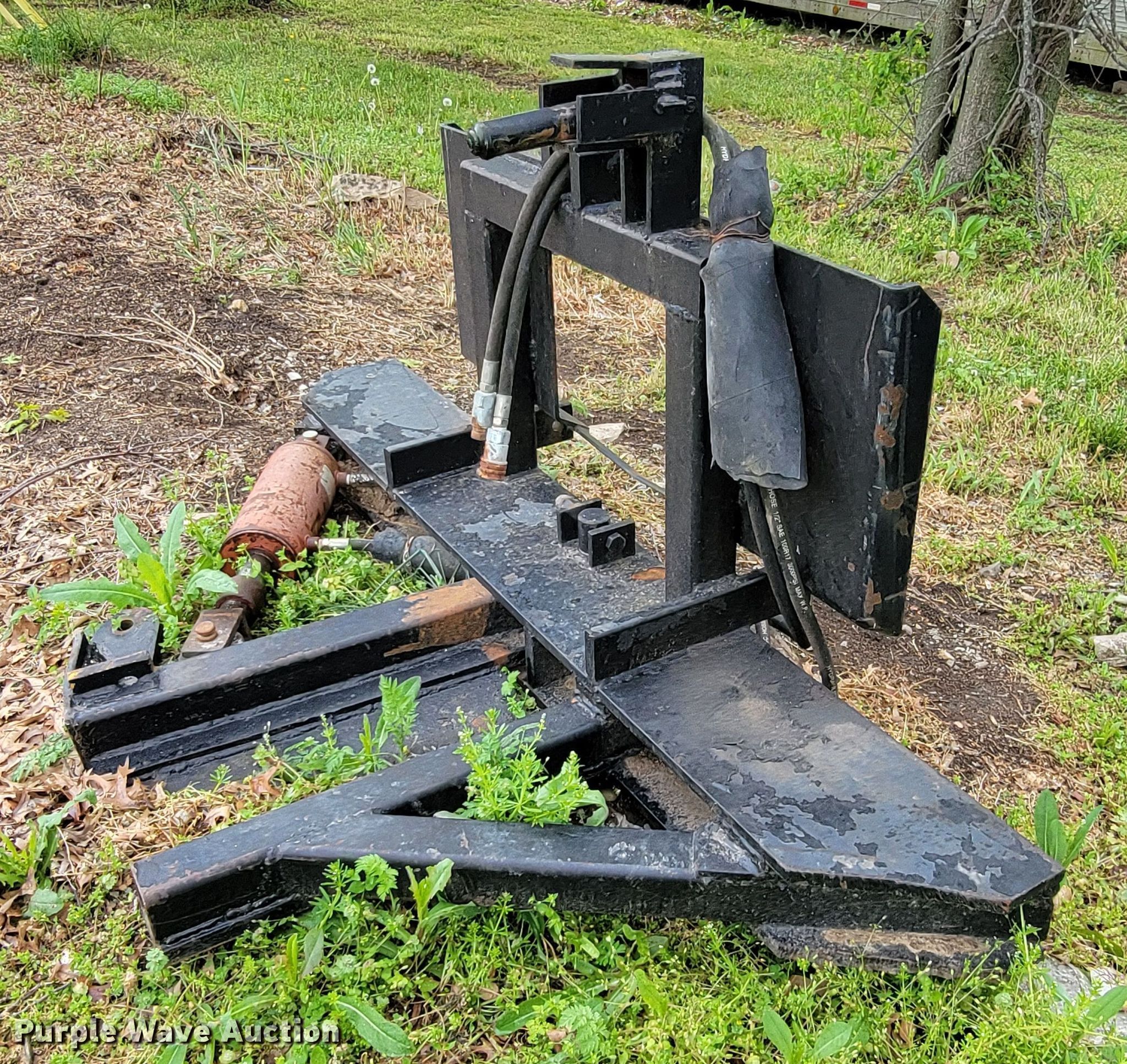 Skid steer tree shear in Columbus, KS | Item HY9017 sold | Purple Wave