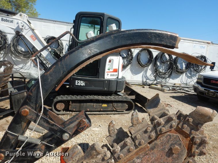 image for item DK1775 2007 Ditch Witch 1330  trencher