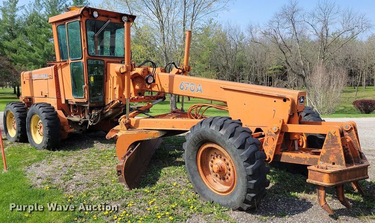 image for item DK5232 1983 John Deere 670A  motor grader