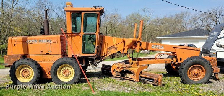 image for item DK5232 1983 John Deere 670A  motor grader