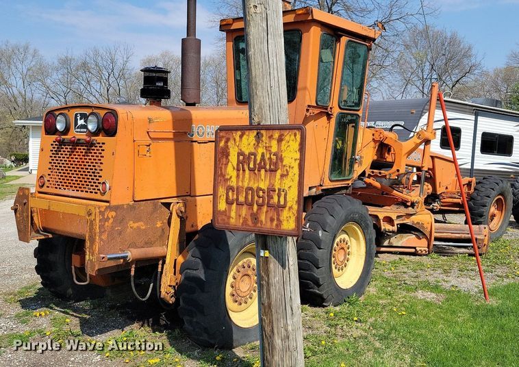 image for item DK5232 1983 John Deere 670A  motor grader