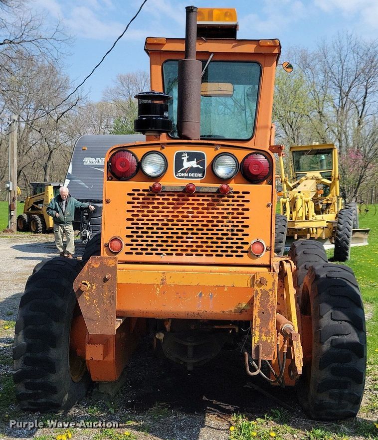 image for item DK5232 1983 John Deere 670A  motor grader