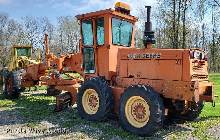 image for item DK5232 1983 John Deere 670A  motor grader