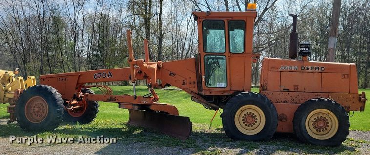 image for item DK5232 1983 John Deere 670A  motor grader