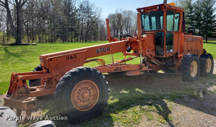image for item DK5232 1983 John Deere 670A  motor grader