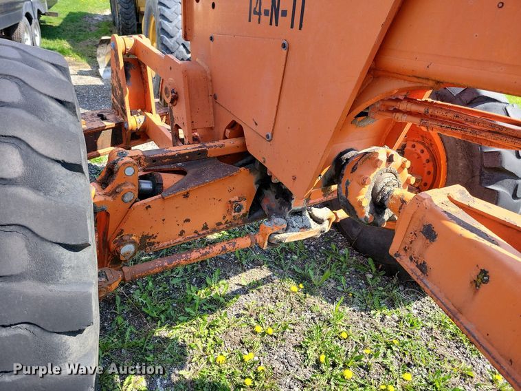 image for item DK5232 1983 John Deere 670A  motor grader