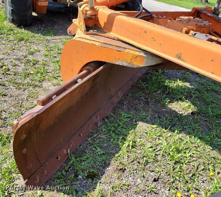 image for item DK5232 1983 John Deere 670A  motor grader