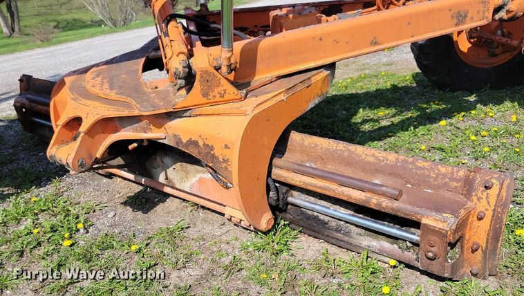 image for item DK5232 1983 John Deere 670A  motor grader