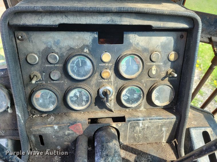 image for item DK5232 1983 John Deere 670A  motor grader