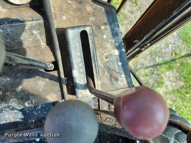 image for item DK5232 1983 John Deere 670A  motor grader