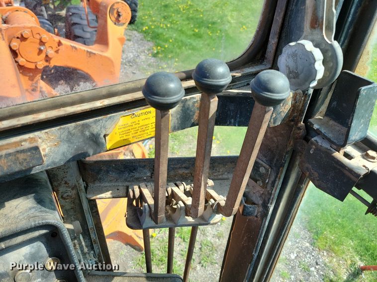 image for item DK5232 1983 John Deere 670A  motor grader