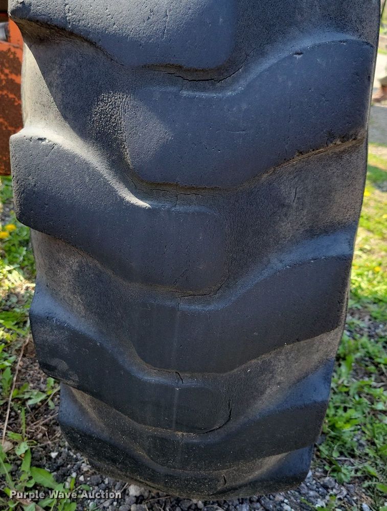 image for item DK5232 1983 John Deere 670A  motor grader