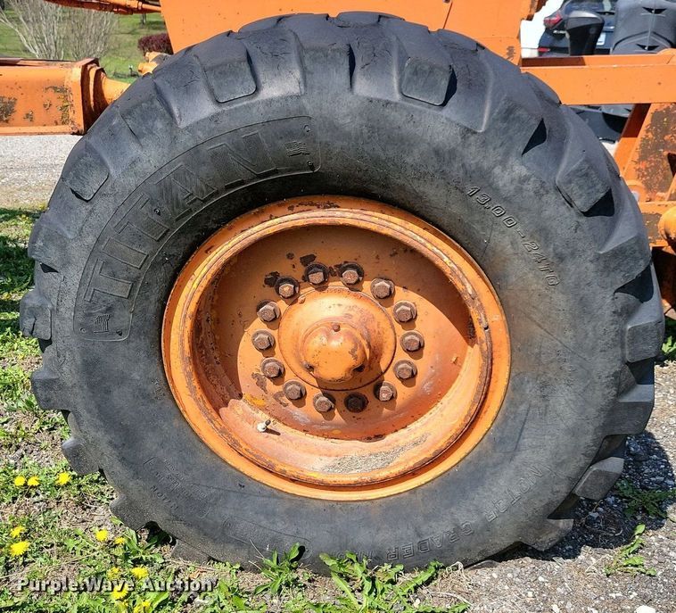 image for item DK5232 1983 John Deere 670A  motor grader