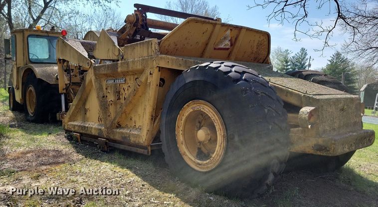 image for item DK5233 John Deere 760  elevating scraper