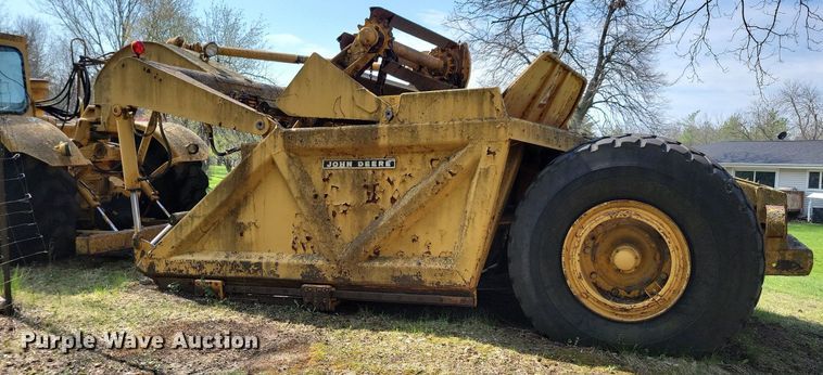 image for item DK5233 John Deere 760  elevating scraper