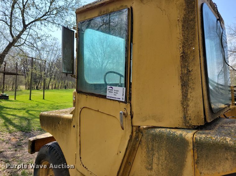 image for item DK5233 John Deere 760  elevating scraper