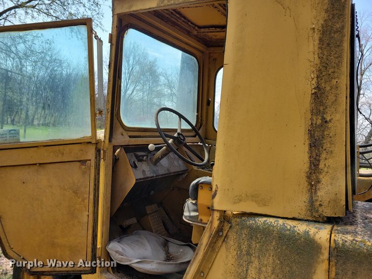 image for item DK5233 John Deere 760  elevating scraper