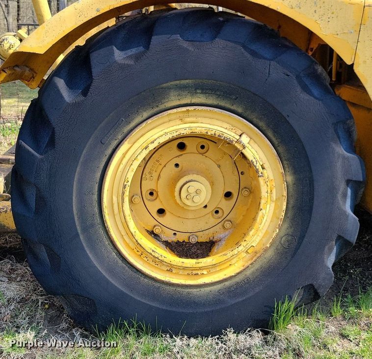 image for item DK5233 John Deere 760  elevating scraper