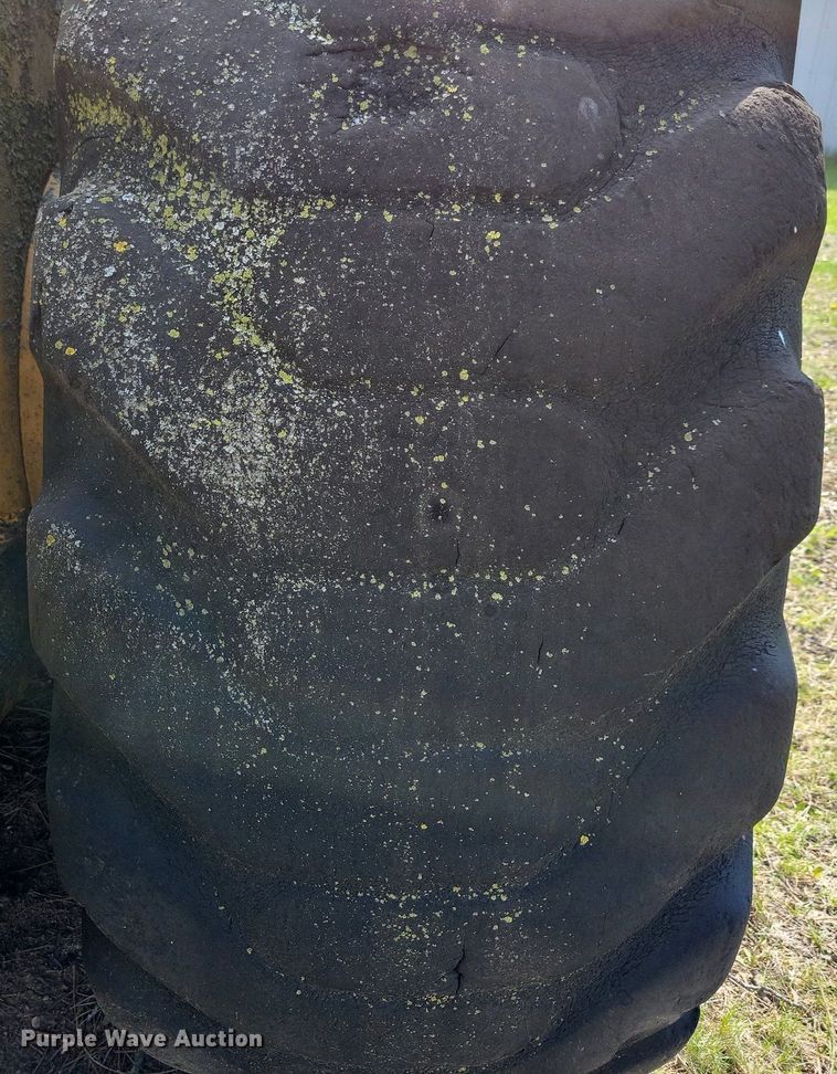 image for item DK5233 John Deere 760  elevating scraper