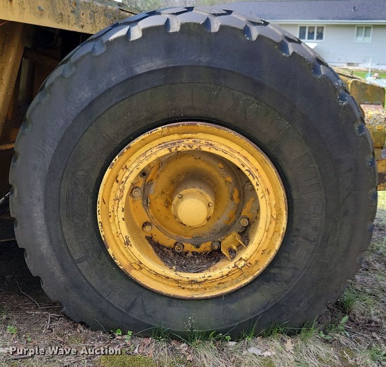 image for item DK5233 John Deere 760  elevating scraper