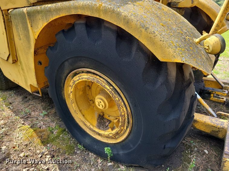 image for item DK5233 John Deere 760  elevating scraper