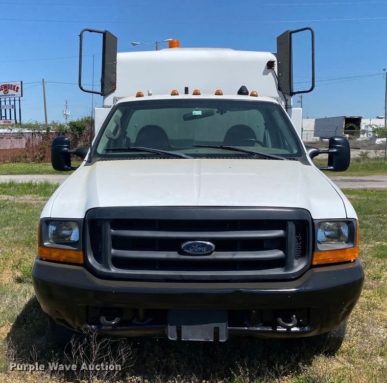 image for item DL7166 2000 Ford F350 Super Duty  utility bed pickup truck