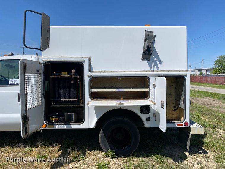 image for item DL7166 2000 Ford F350 Super Duty  utility bed pickup truck