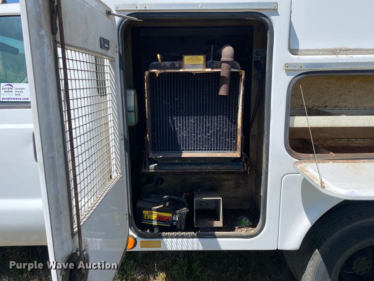 image for item DL7166 2000 Ford F350 Super Duty  utility bed pickup truck