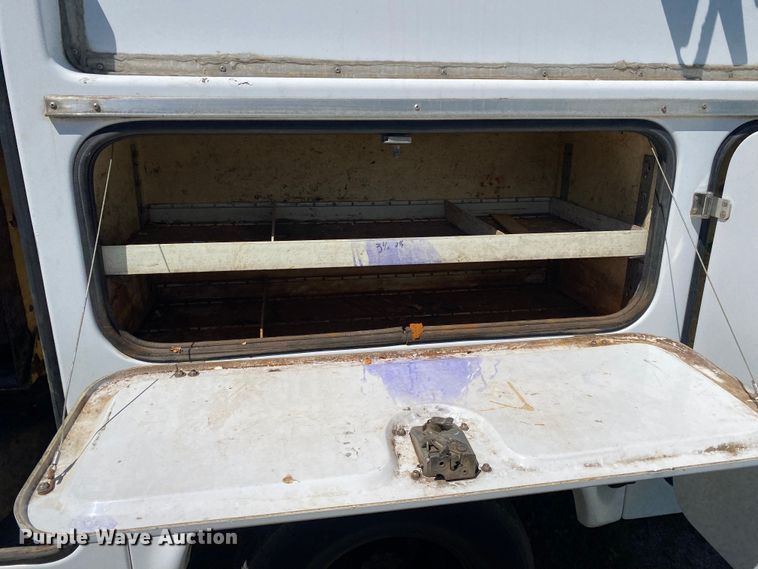 image for item DL7166 2000 Ford F350 Super Duty  utility bed pickup truck