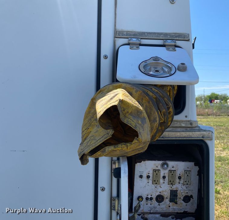 image for item DL7166 2000 Ford F350 Super Duty  utility bed pickup truck