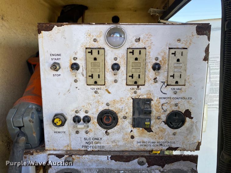 image for item DL7166 2000 Ford F350 Super Duty  utility bed pickup truck