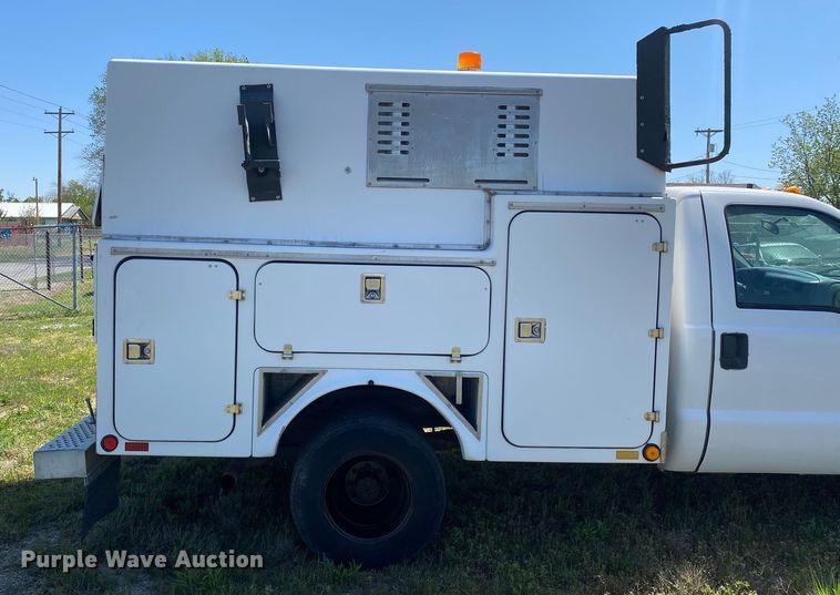 image for item DL7166 2000 Ford F350 Super Duty  utility bed pickup truck